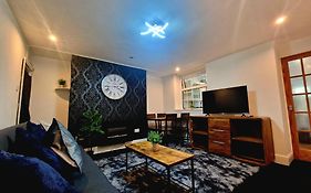 Private Courtyard Apartment In Bradford With Parking