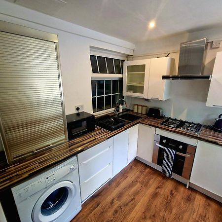 Private Courtyard Apartment In Bradford With Parking Shipley  Exterior photo