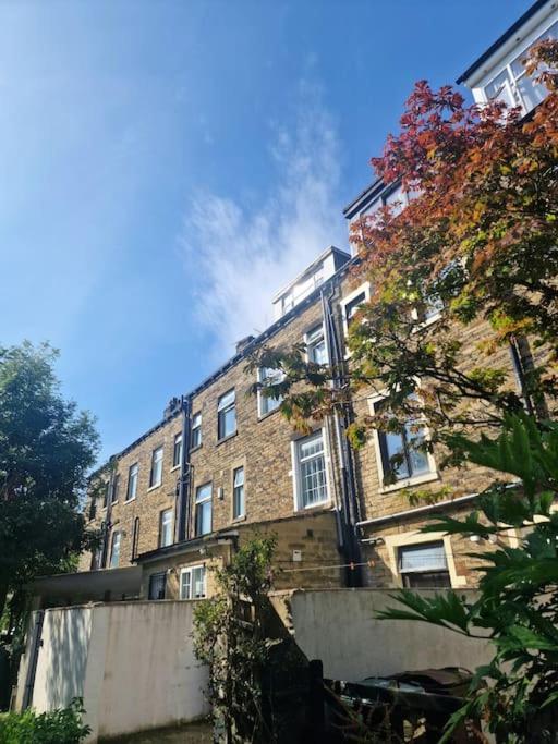 Private Courtyard Apartment In Bradford With Parking Shipley  Exterior photo