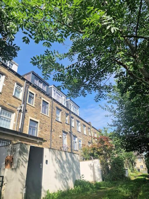 Private Courtyard Apartment In Bradford With Parking Shipley  Exterior photo